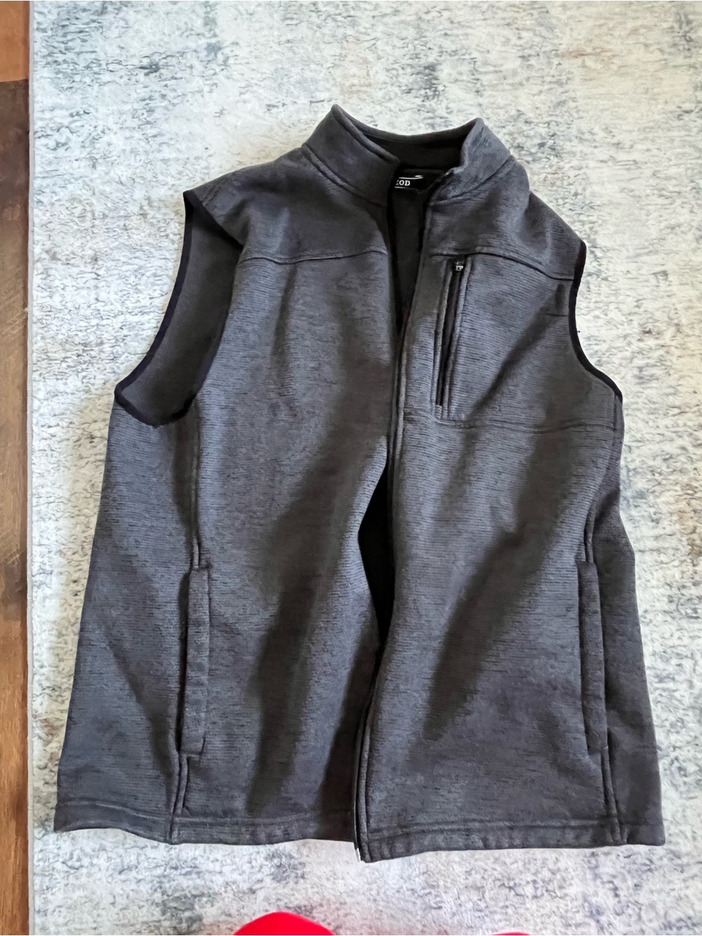 Izod Men’s Charcoal Gray Zip-Up Vest